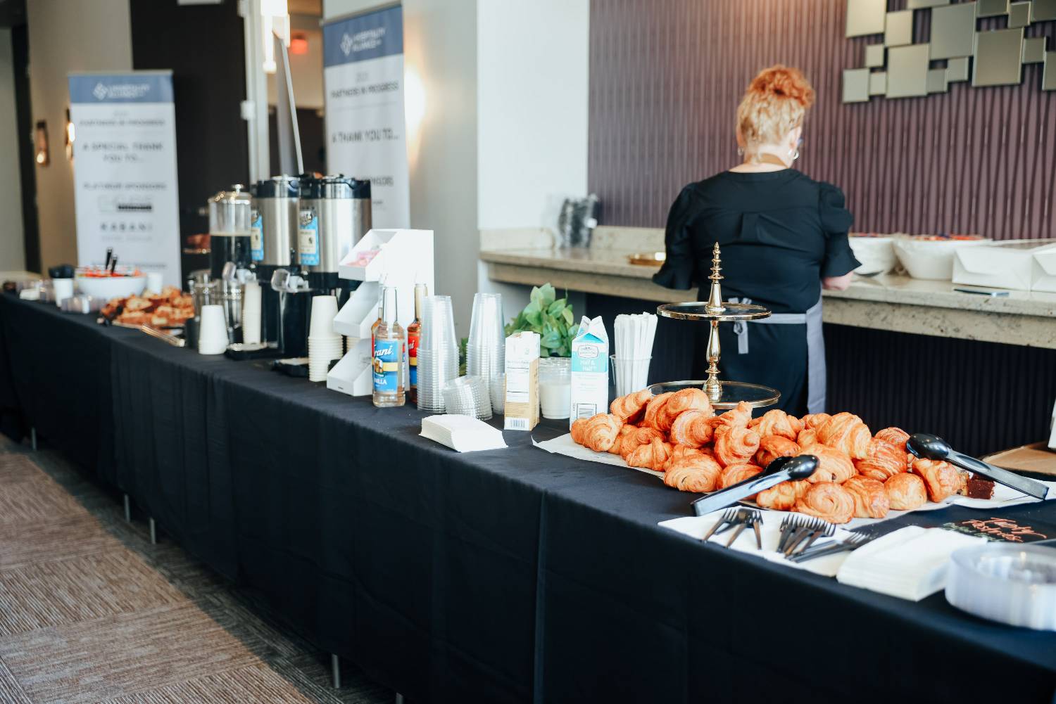 i: 1 j: 0Hotel Exterior